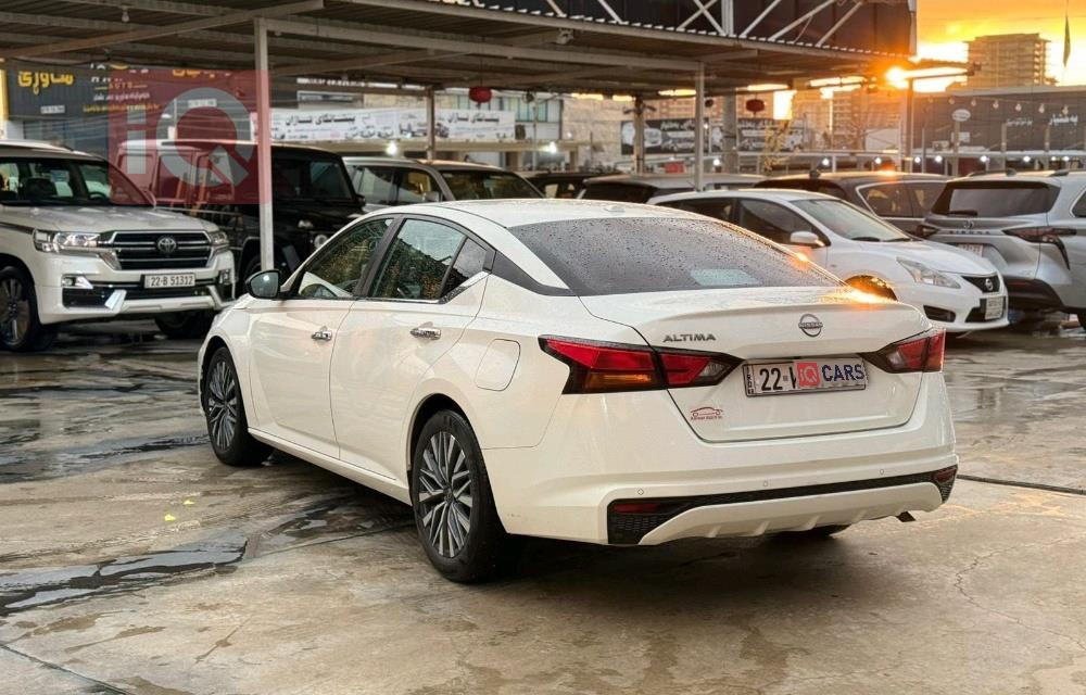 نيسان ألتيما